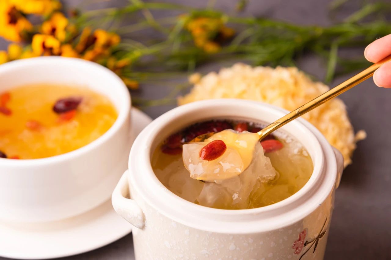 “中药+奶茶”,这届年轻人的养生局有多野?