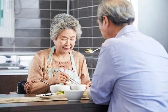 从“易食”到“精准”，银发健康食品创新趋势