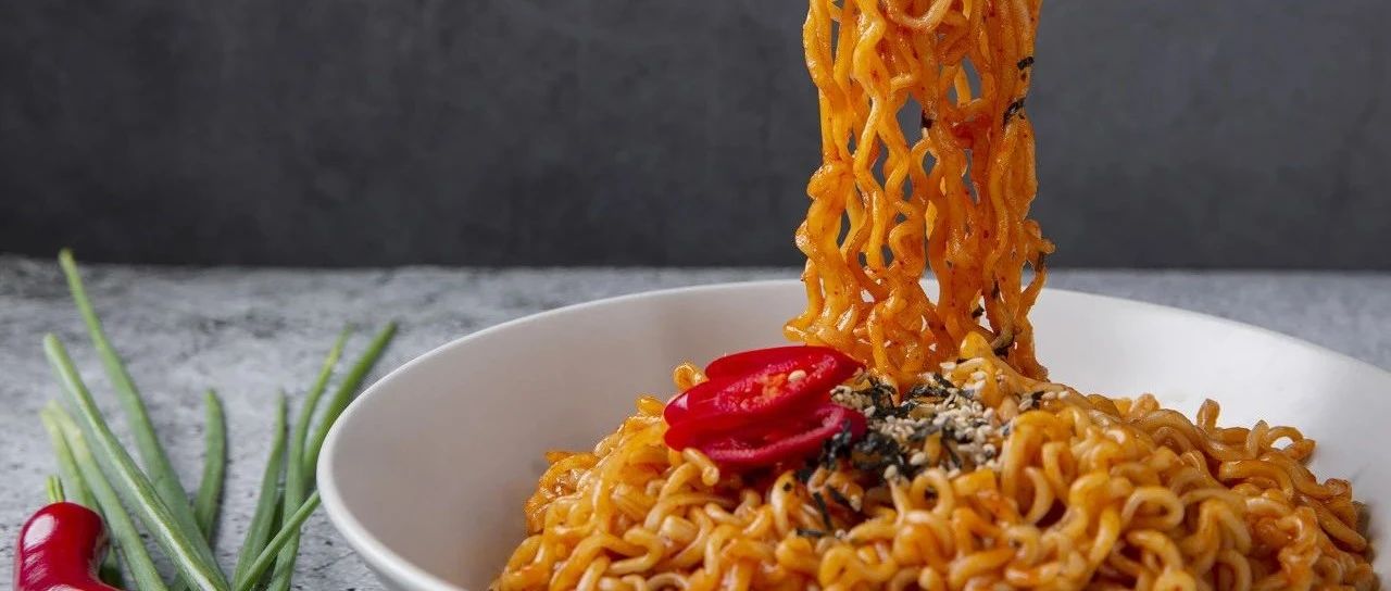 进口食品来袭！年轻人的胃被零食、酒饮、养生食品“拿捏”了！